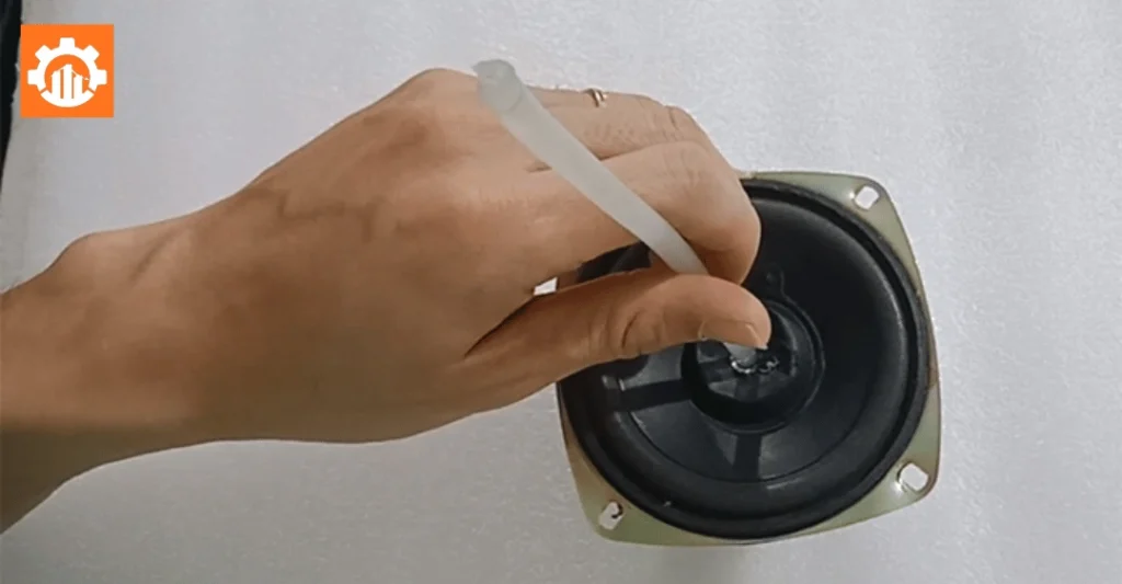 Dùng keo nến sửa màng lao bị móp