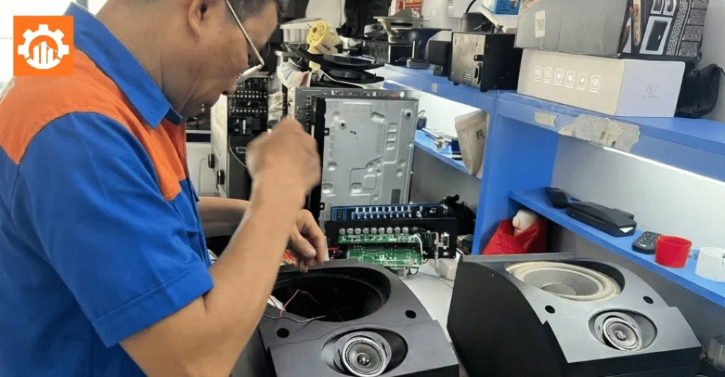 Gọi thợ khi đã thử các cách trên mà loa vẫn không nghe được