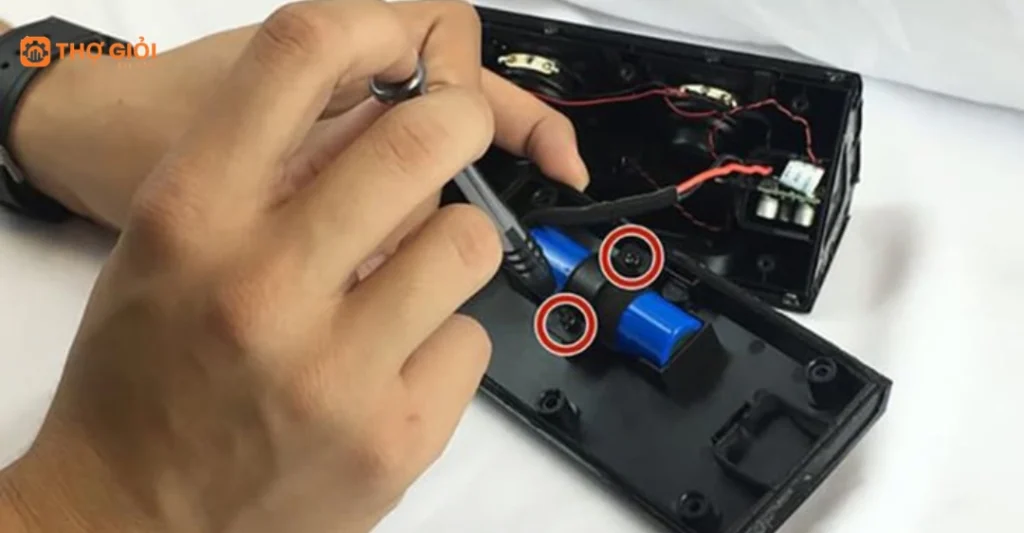 Quy trình dịch vụ thay pin loa Bluetooth chuyên nghiệp